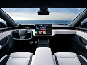 Dit 16 jaar oude model van Tesla krijgt weer een facelift