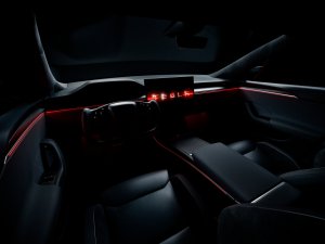 Dit 16 jaar oude model van Tesla krijgt weer een facelift