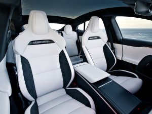 Dit 16 jaar oude model van Tesla krijgt weer een facelift