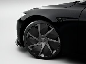 Dit 16 jaar oude model van Tesla krijgt weer een facelift
