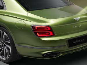 Bentley Flying Spur (2024) krijgt er 147 pk bij maar wordt veel goedkoper