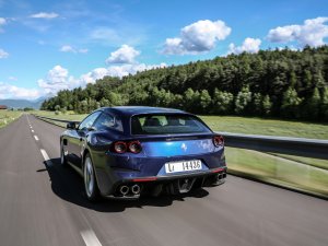 De absolute autovakantie-droom: een supercar met genoeg bagageruimte