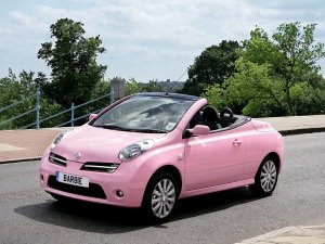 Valentijnsdag: Met deze roze auto’s kun je jouw geliefde (on)aangenaam verrassen