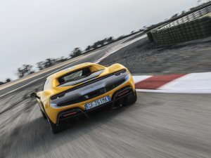 Tracktest Ferrari 296 GTB: strak van de adrenaline met 300 km/h