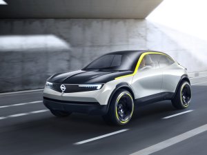 Door dit studiemodel uit 2018 tappen wij vandaag Opel Manta-moppen