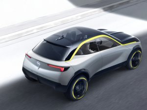Door dit studiemodel uit 2018 tappen wij vandaag Opel Manta-moppen
