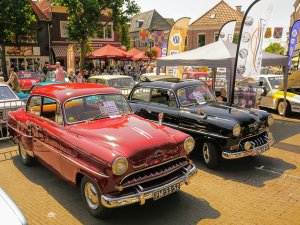 Een stad vol oude auto’s