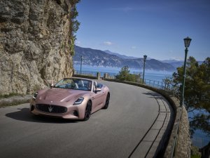 Test Maserati GranCabrio Folgore - de kleur die je ziet, kost 32.670 euro extra