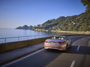 Test Maserati GranCabrio Folgore - de kleur die je ziet, kost 32.670 euro extra