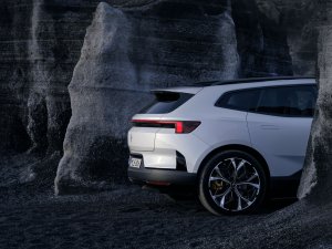 REVIEW - De Polestar 4 SUV is stiekem helemaal geen SUV, maar wel een leuke auto (met video)