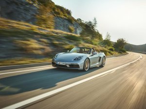 Zilverkleurige Porsche 718 Boxster 25 Years viert zilveren Boxster-jubileum