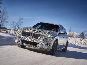 BMW iX1 actieradius - De nieuwe elektrische X1 hoeft pas na 438 km aan de stekker