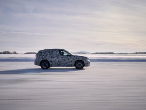 BMW iX1 actieradius - De nieuwe elektrische X1 hoeft pas na 438 km aan de stekker