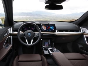 BMW iX1 (2023) test: van deze elektrische suv zit de Volvo XC40 Recharge rechtop in zijn bed