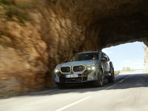 De BMW M1 draait zich om in zijn graf over de monsterlijke BMW XM