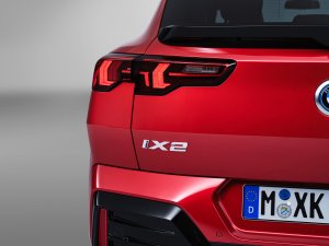 Nieuwe elektrische BMW iX2 mikt op Tesla Model Y maar heeft een groot probleem