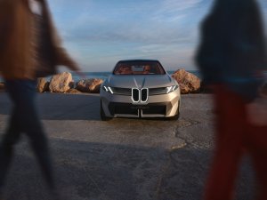 BMW weet wat jullie willen en toont Neue Klasse als SUV