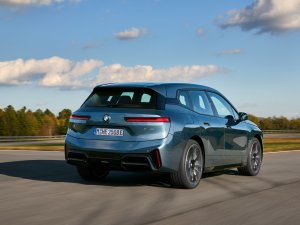 Kleine facelift BMW iX met grote gevolgen: actieradius 40 procent omhoog