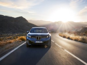 BMW iX3 strooit met indrukwekkende getallen (maar dat uiterlijk ...)