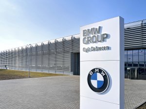De vraag naar deze Europese EV is zo groot, dat de fabriek dag en nacht door draait