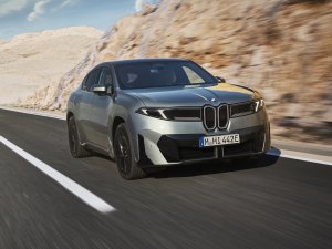Wil je een BMW iX3 met meer bereik en pk's en minder ruimte? Dat is dat 9575 euro extra