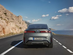 Wil je een BMW iX3 met meer bereik en pk's en minder ruimte? Dat is dat 9575 euro extra