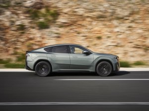 Wil je een BMW iX3 met meer bereik en pk's en minder ruimte? Dat is dat 9575 euro extra