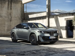 Wil je een BMW iX3 met meer bereik en pk's en minder ruimte? Dat is dat 9575 euro extra