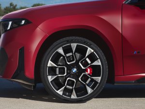 Wil je een BMW iX3 met meer bereik en pk's en minder ruimte? Dat is dat 9575 euro extra