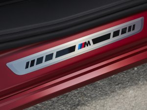 Wil je een BMW iX3 met meer bereik en pk's en minder ruimte? Dat is dat 9575 euro extra