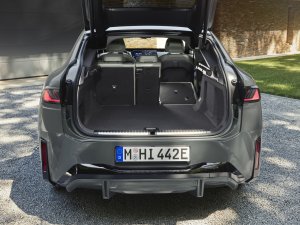 Wil je een BMW iX3 met meer bereik en pk's en minder ruimte? Dat is dat 9575 euro extra