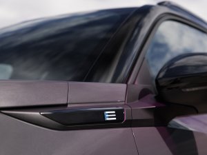 TEST: Peugeot E-2008 is mooi vanbuiten en vanbinnen, maar de ware schoonheid zit verstopt