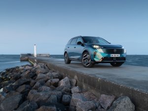 De Peugeot E-5008 (2024) heeft zeven zitplaatsen en dat is ongebruikelijker dan je denkt