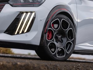 Review Peugeot E-208 GTi: is de duurste hot hatch van Stellantis ook de leukste thuis?