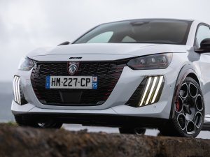 Review Peugeot E-208 GTi: is de duurste hot hatch van Stellantis ook de leukste thuis?