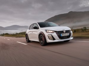 Review Peugeot E-208 GTi: is de duurste hot hatch van Stellantis ook de leukste thuis?