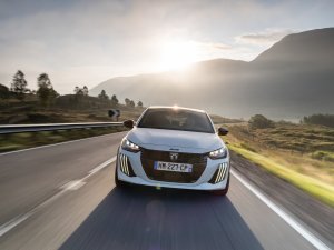 Review Peugeot E-208 GTi: is de duurste hot hatch van Stellantis ook de leukste thuis?