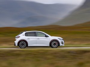 Review Peugeot E-208 GTi: is de duurste hot hatch van Stellantis ook de leukste thuis?