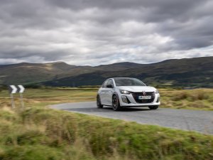 Review Peugeot E-208 GTi: is de duurste hot hatch van Stellantis ook de leukste thuis?