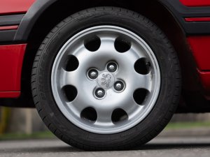 Review Peugeot E-208 GTi: is de duurste hot hatch van Stellantis ook de leukste thuis?