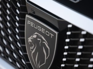 Peugeot e-3008 (2024) review: grote actieradius en riante garantie, maar deze Franse deugd ontbreekt