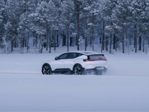 Dit automerk verplettert Tesla in de grootste EV-wintertest ter wereld