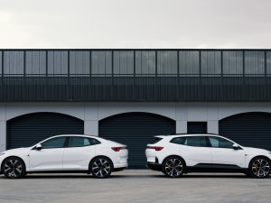 REVIEW - De Polestar 4 SUV is stiekem helemaal geen SUV, maar wel een leuke auto (met video)