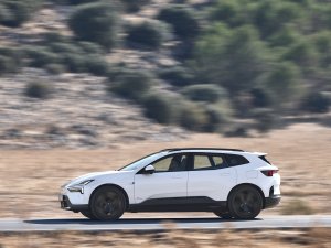 REVIEW - De Polestar 4 SUV is stiekem helemaal geen SUV, maar wel een leuke auto (met video)