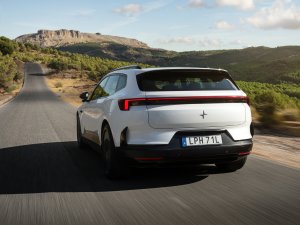 REVIEW - De Polestar 4 SUV is stiekem helemaal geen SUV, maar wel een leuke auto (met video)