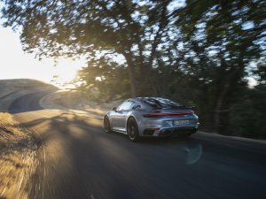 Hoe een simpel ruitje ervoor zorgt dat we voor de bijl gaan voor de zoveelste gelimiteerde Porsche 911