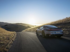 Hoe een simpel ruitje ervoor zorgt dat we voor de bijl gaan voor de zoveelste gelimiteerde Porsche 911