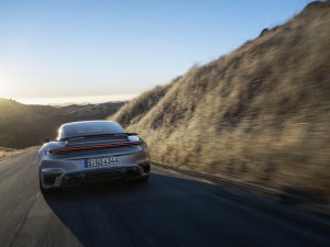 Hoe een simpel ruitje ervoor zorgt dat we voor de bijl gaan voor de zoveelste gelimiteerde Porsche 911