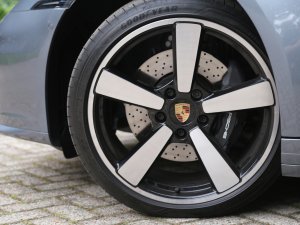 Porsche 911 Carrera (2024) review - met een EV was dit nooit gebeurd