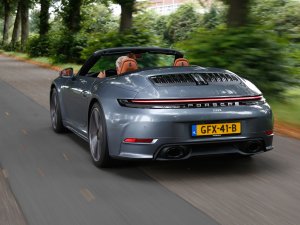 Porsche 911 Carrera (2024) review - met een EV was dit nooit gebeurd